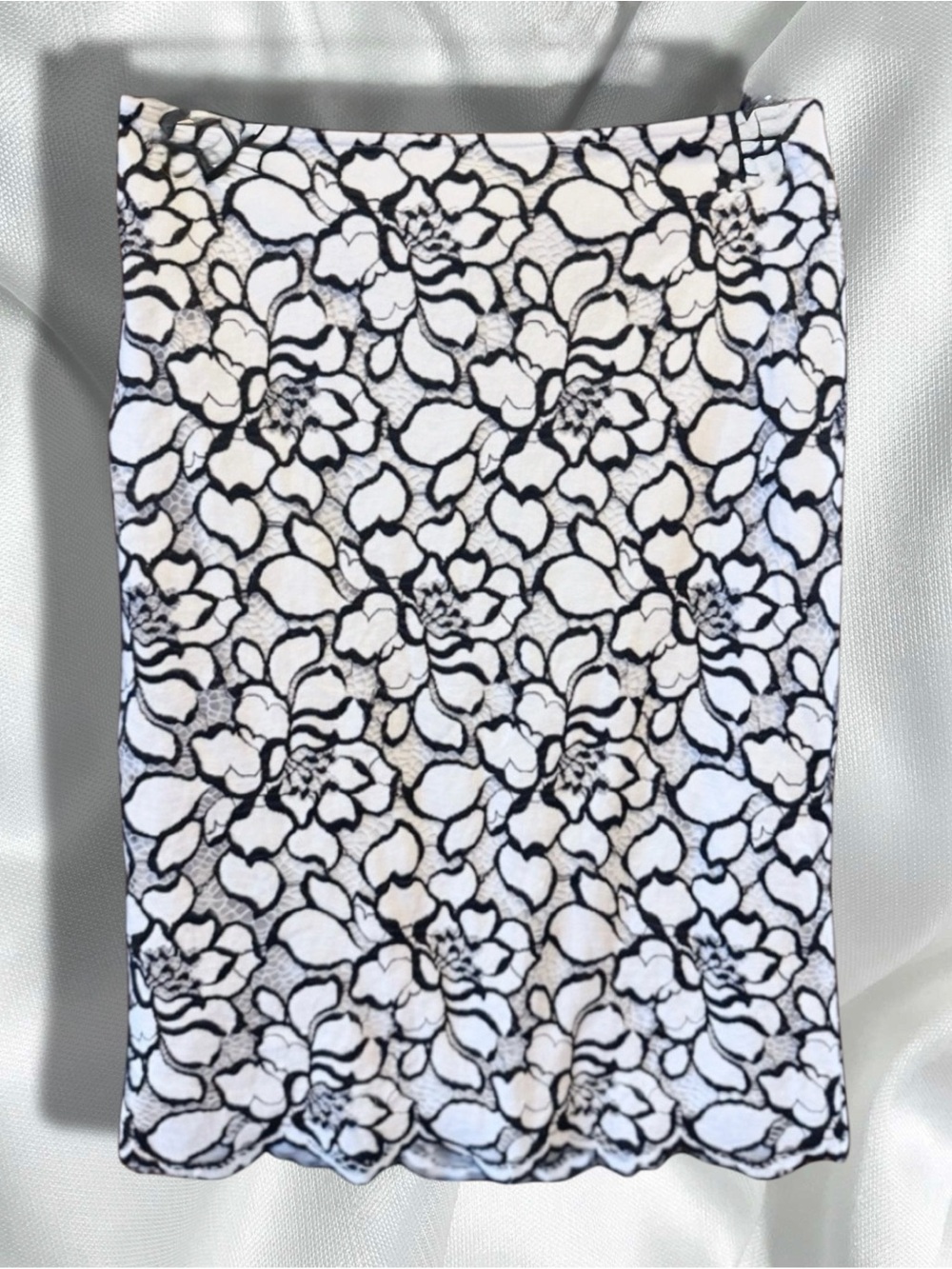 Liz Claiborne Black and White Floral Pencil Skirt size 6